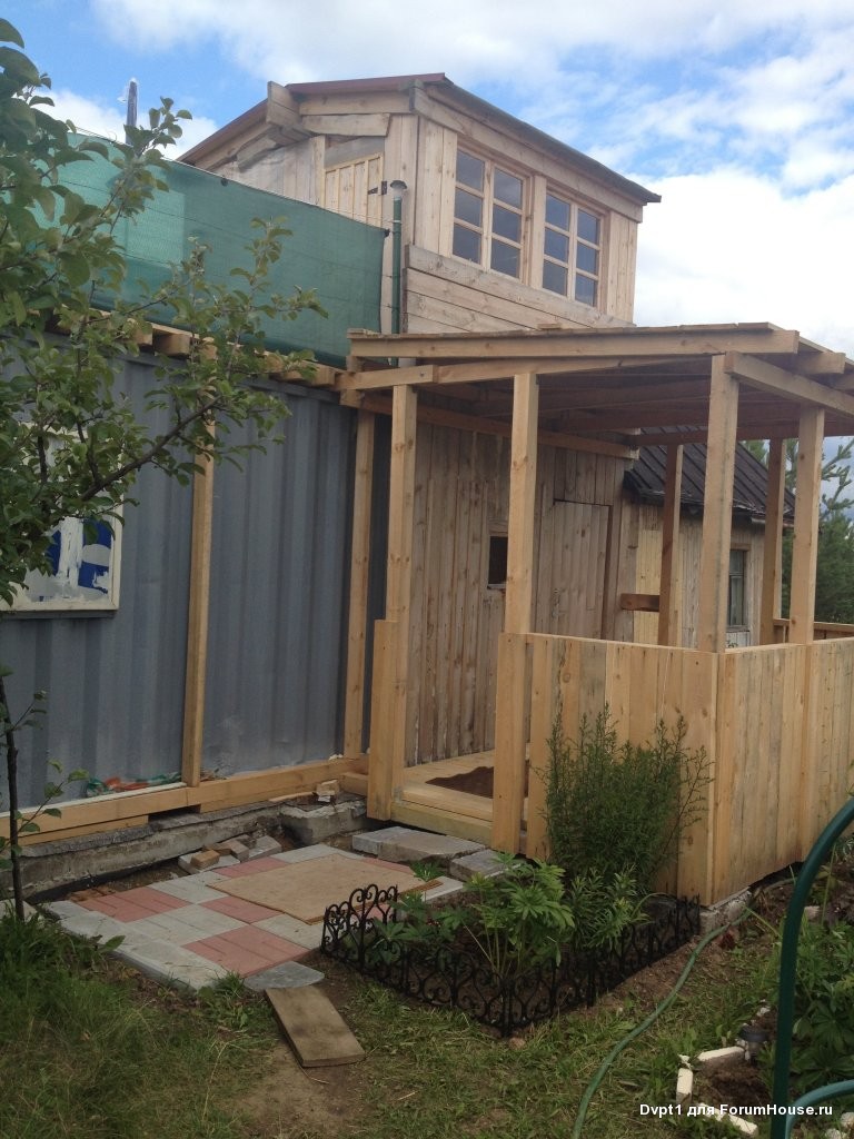 House from the container in the garden